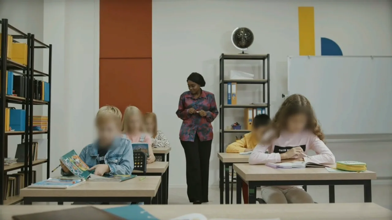 A real result: in a classroom video, only the teacher stays visible while the students' faces are covered