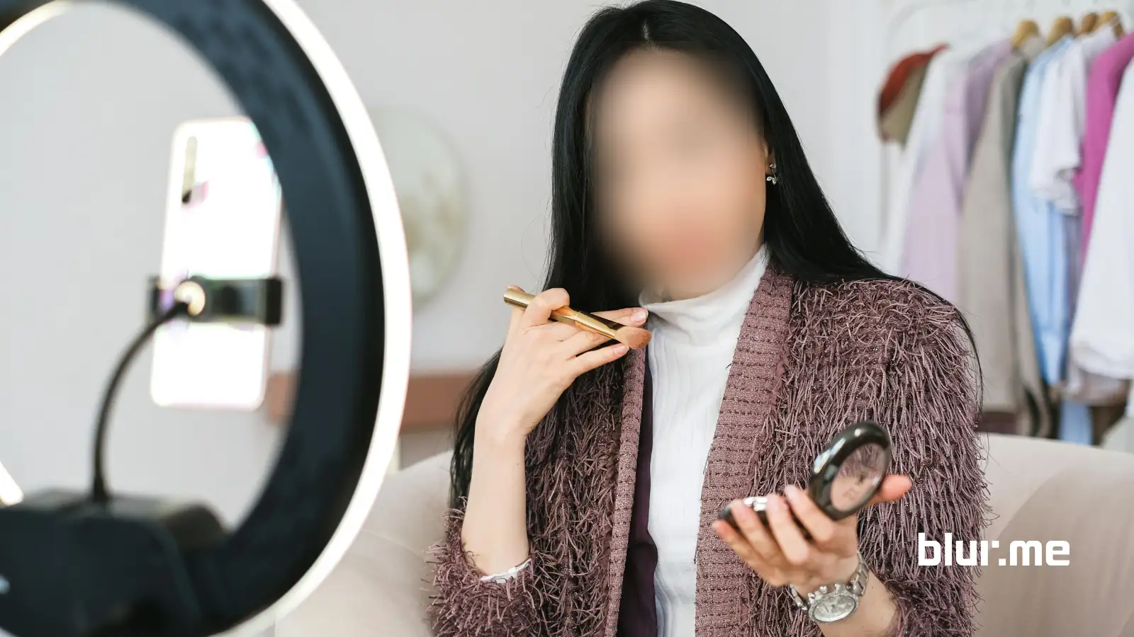 YouTube、Instagram、TikTok用の顔をぼかす方法(写真とビデオ)